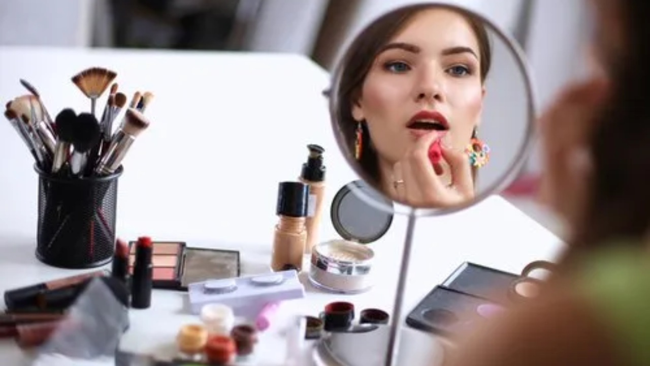Secrets of the Pros: What You’ll Really Learn in a Makeup Class